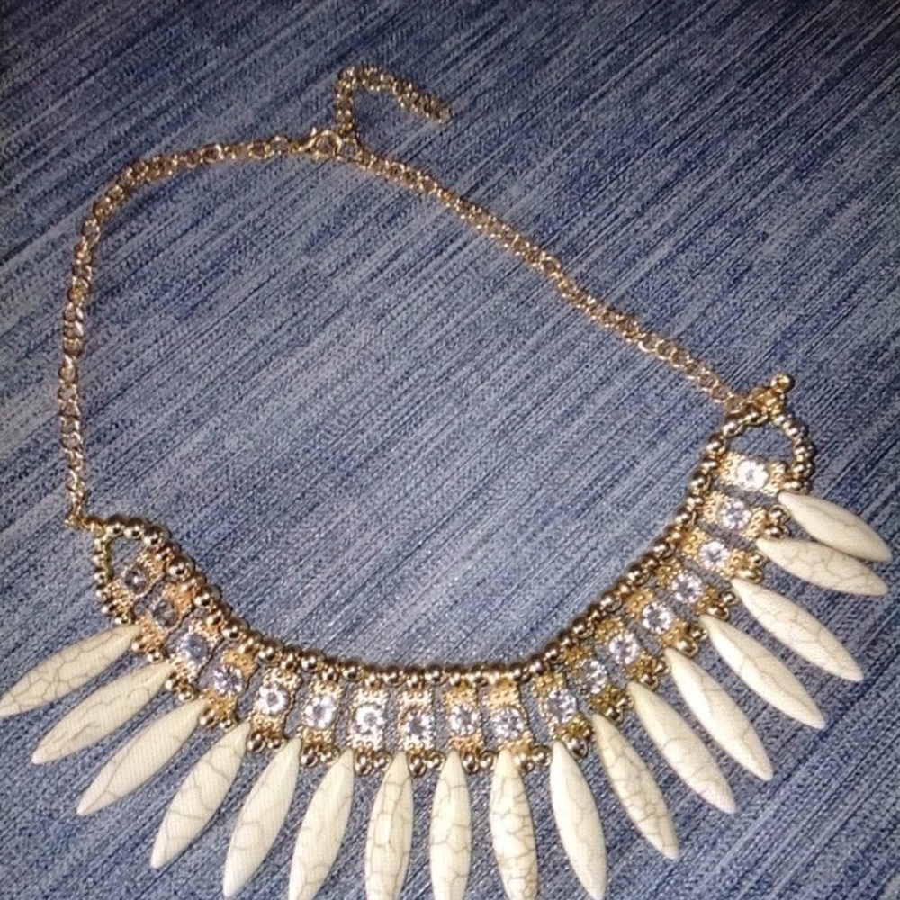 NWOT faux stone necklace